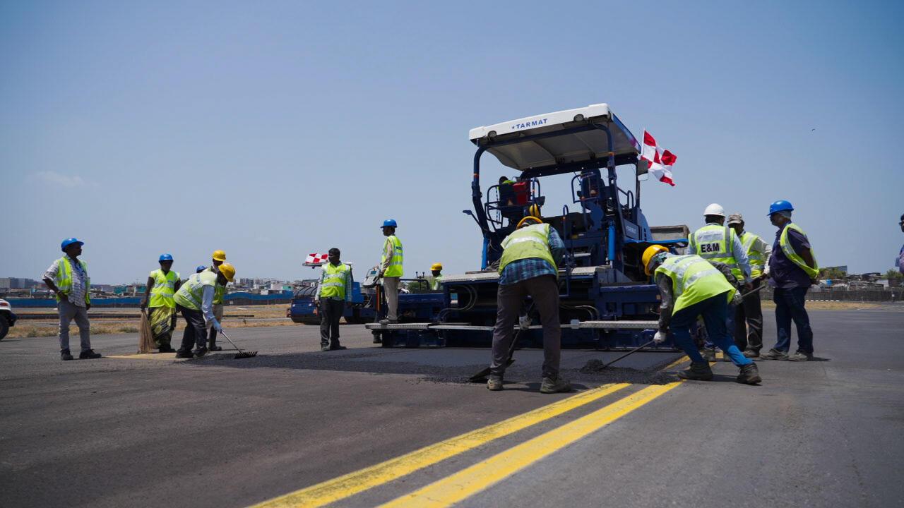 Mumbai’s CSMIA successfully completes runway maintenance, ensuring safe and smooth aircraft operations.