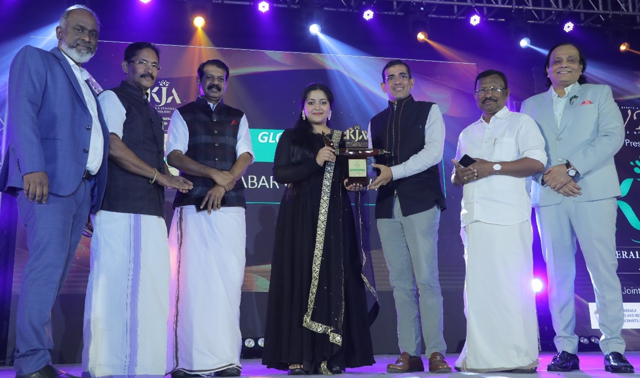 Malabar Gold & Diamonds wins the 'Global Retailer of the Year Award' at the Kerala Jewellery Awards