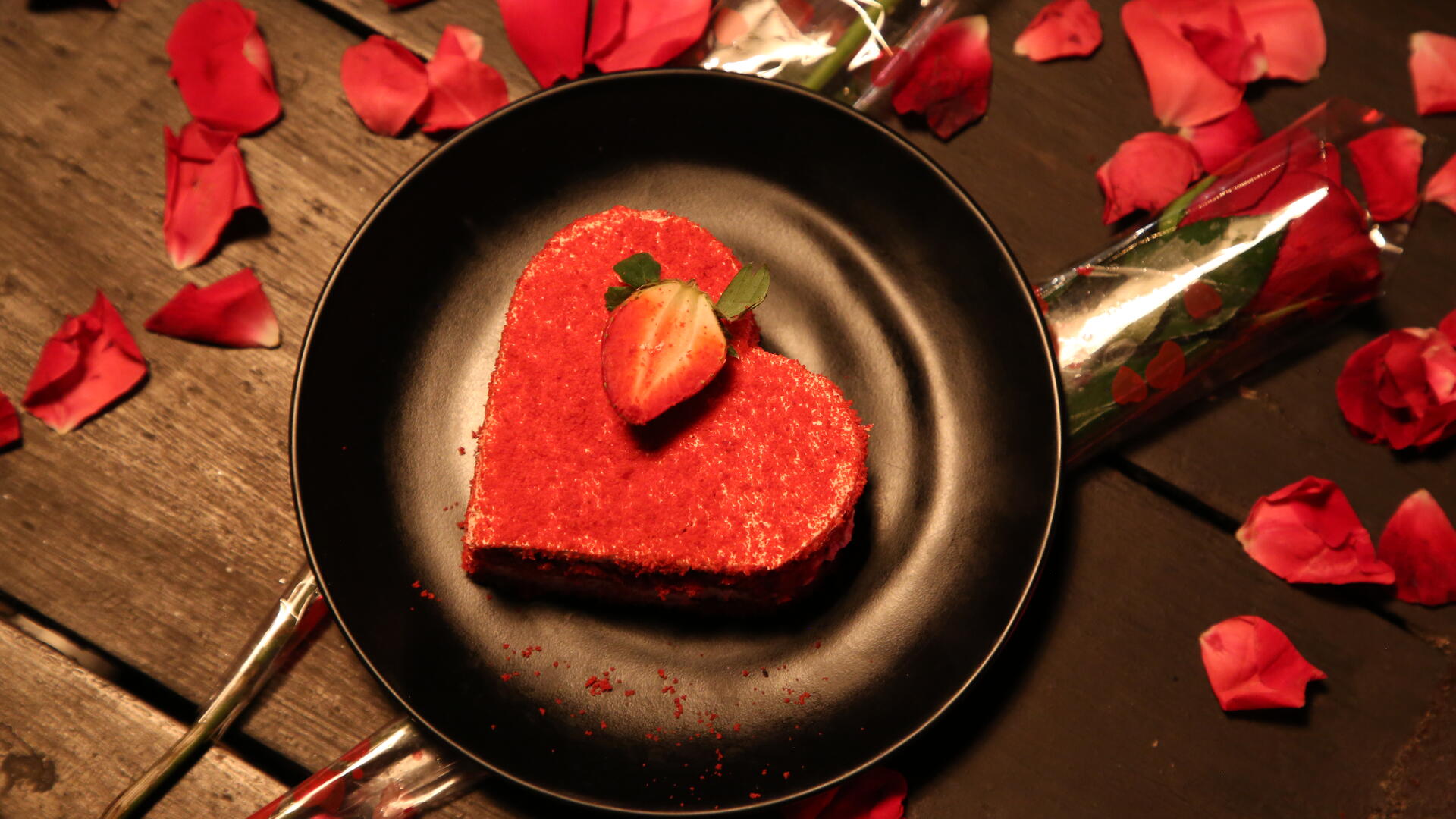 Indulge in an extraordinary gastronomic Valentine’s Day celebration at Double Tree by Hilton Gurugram Baani Square