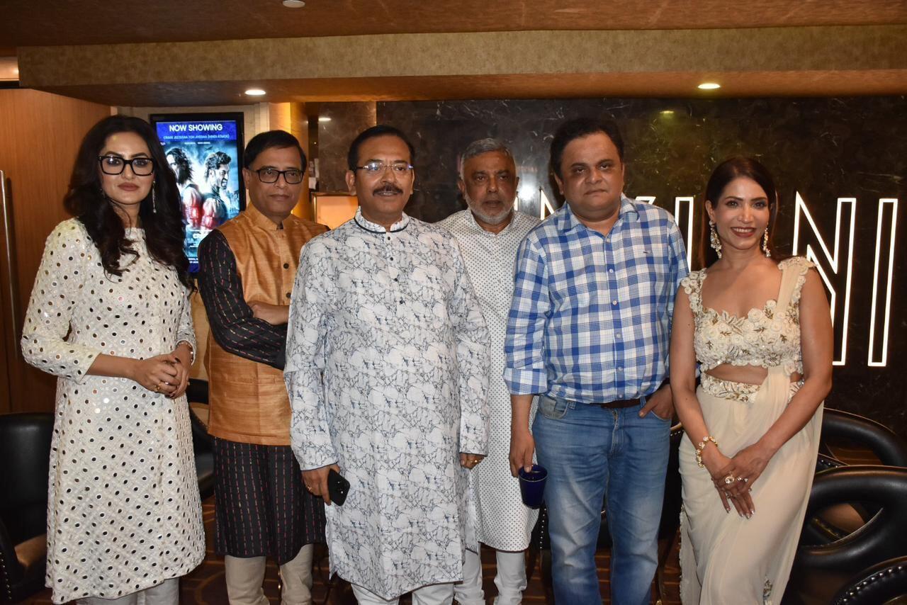 Tollywood Movie Sada Ronger Prithibi is winning hearts
