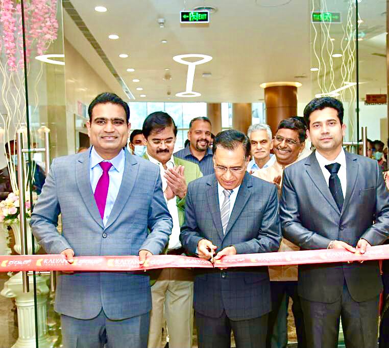 Kalyan Jewellers launches brand new showroom at Global Malls in Rajajinagar