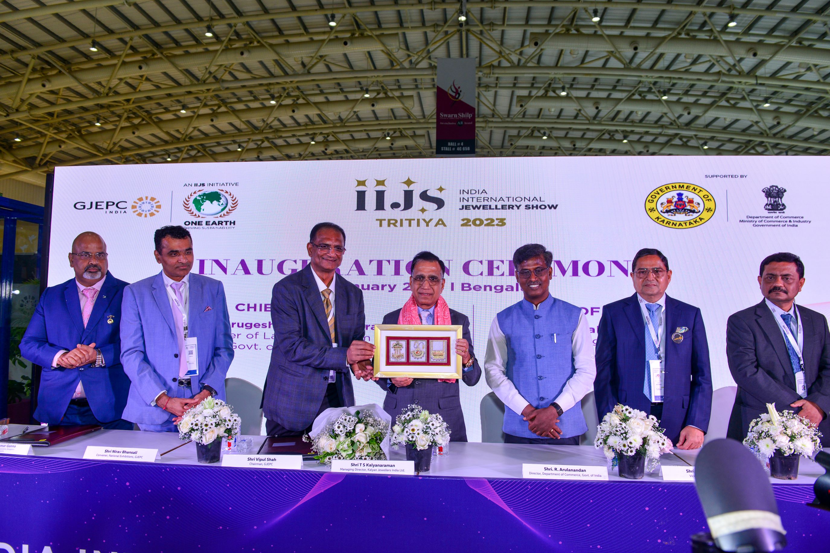 Hon’ble Karnataka Minister Dr. Murugesh R. Nirani inaugurates the 1st Edition of IIJS Tritiya in Bangalore