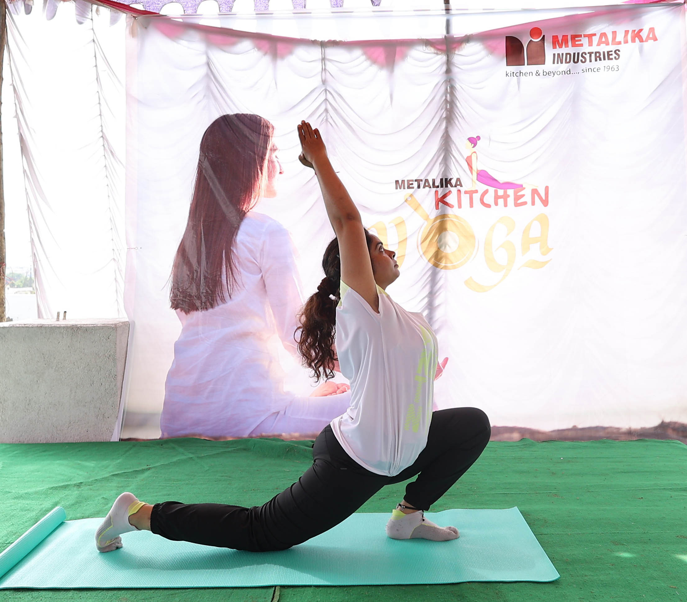 World Yoga Day witnesses a unique Session, Metalika Kitchen Yoga, highlighting kitchen utensils to prompt  women to perform simple yoga asanas!