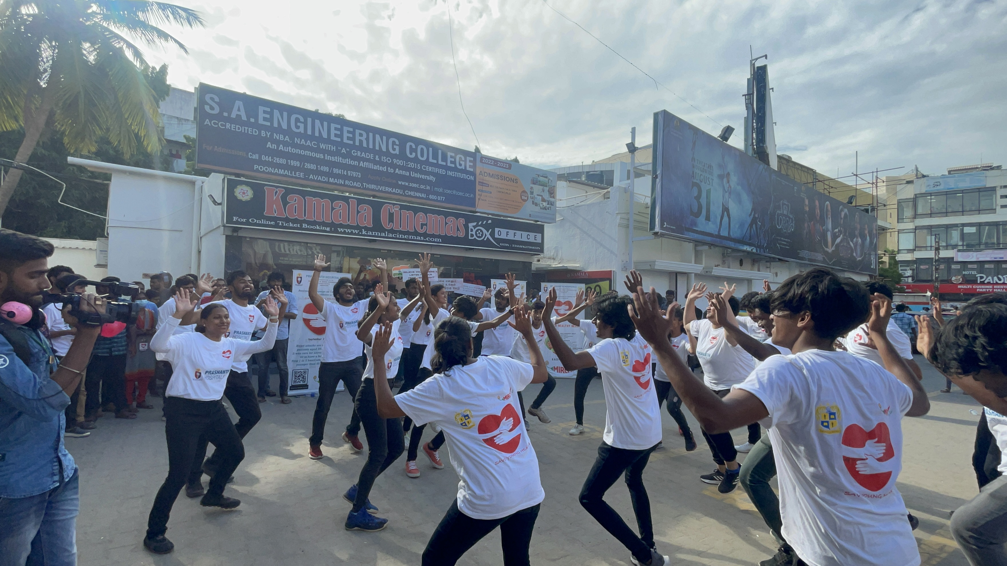 Simbu fans witness a unique Flashmob at Kamala Theatre