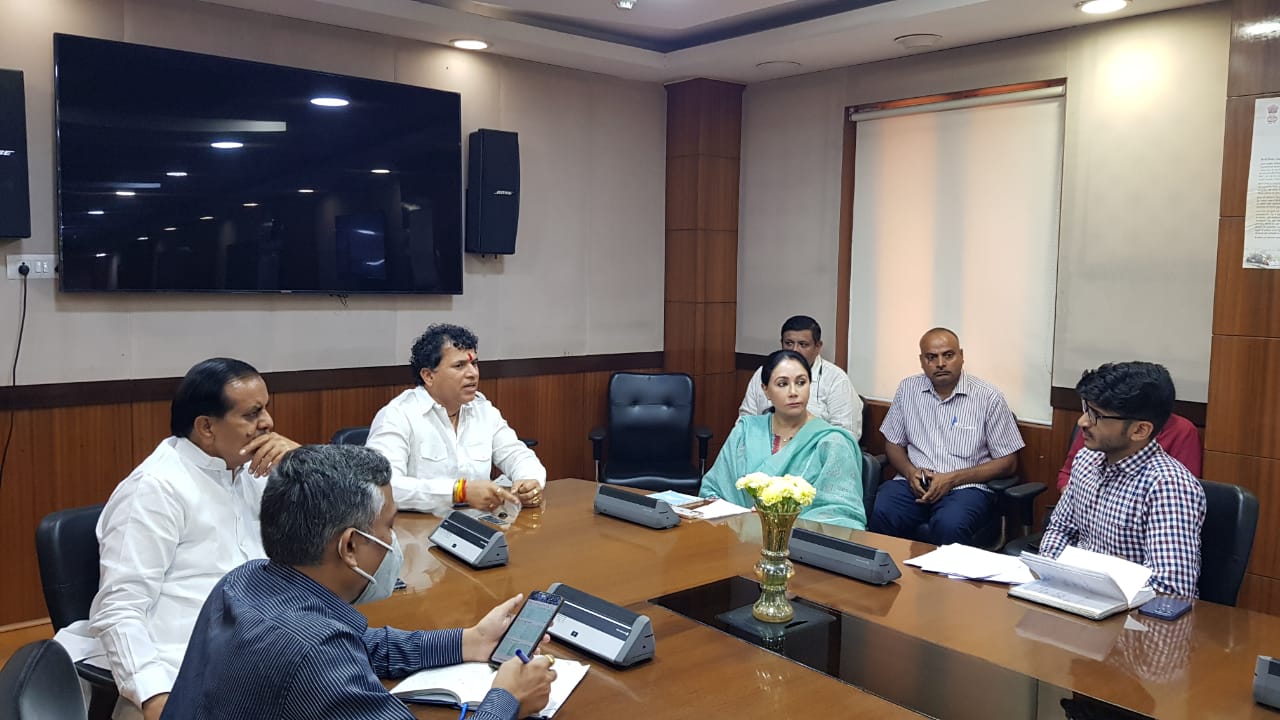 MP Diya Kumari and Union Minister of State for Agriculture Kailash Choudhary took the meeting
