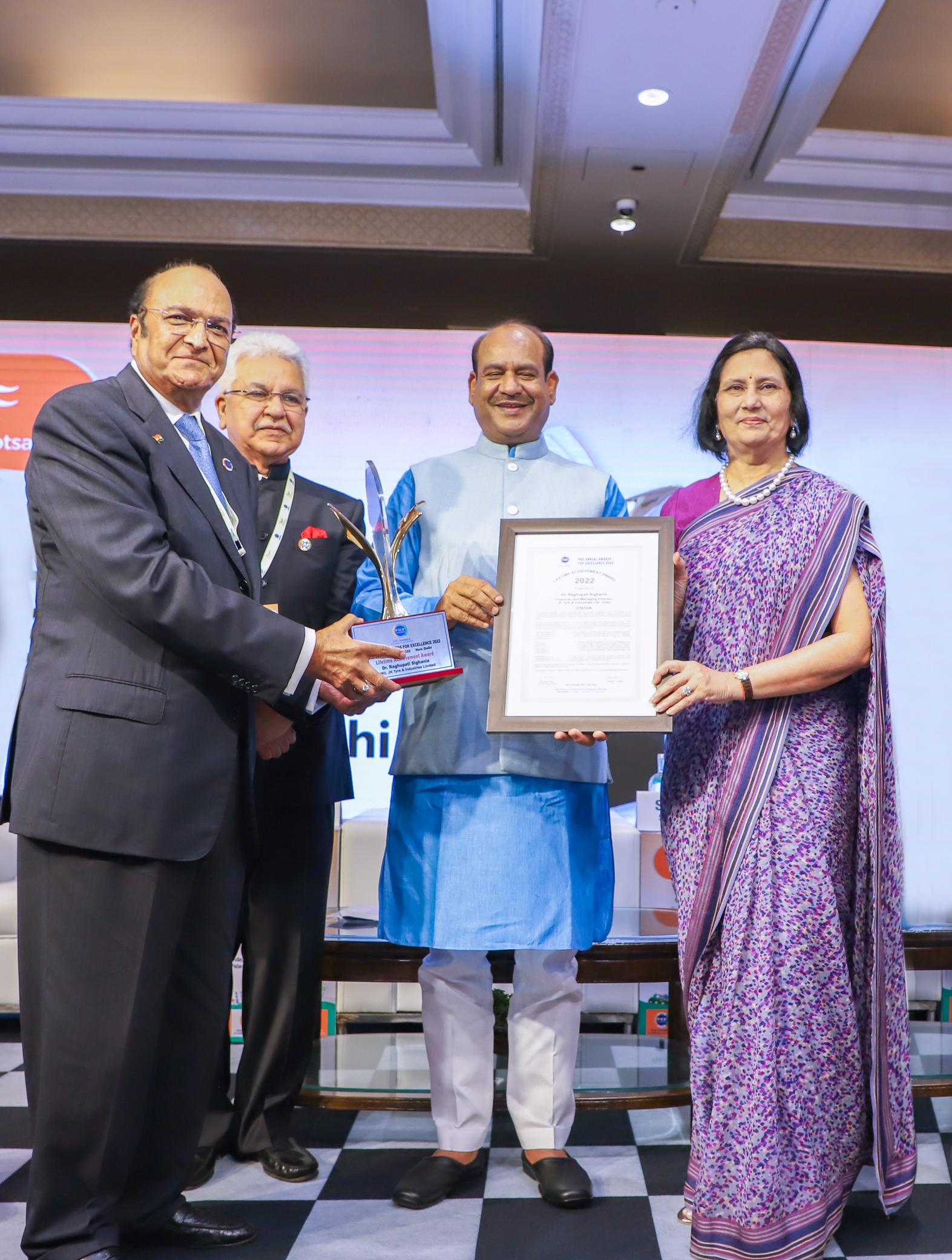 Dr Raghupati Singhania conferred the ‘Lifetime Achievement Award 2022’ by PHD Chamber of Commerce and Industry